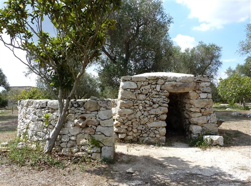 pajara (ou paiara ou pagliara) pouvant d'abri au paysan et à entreposer paille et foin pour son cheval