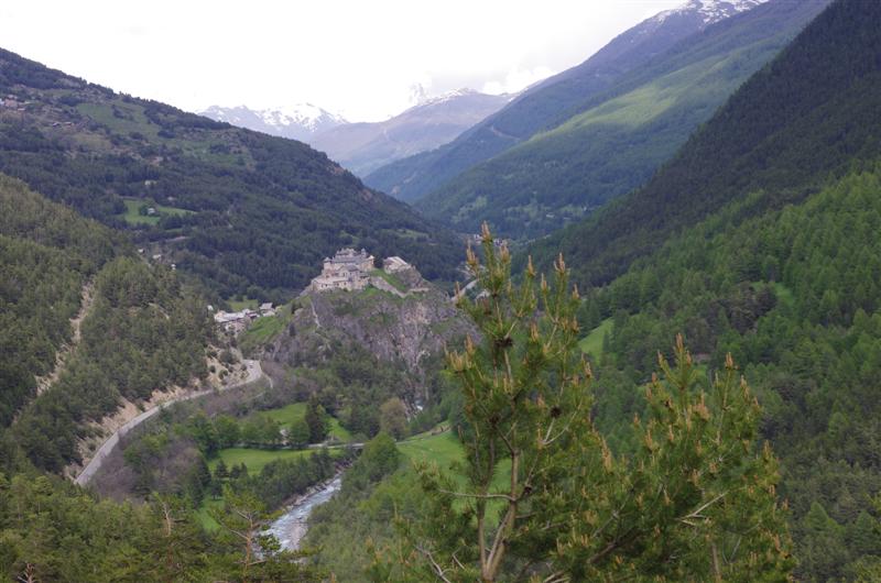 le village et son chateau fortifié
