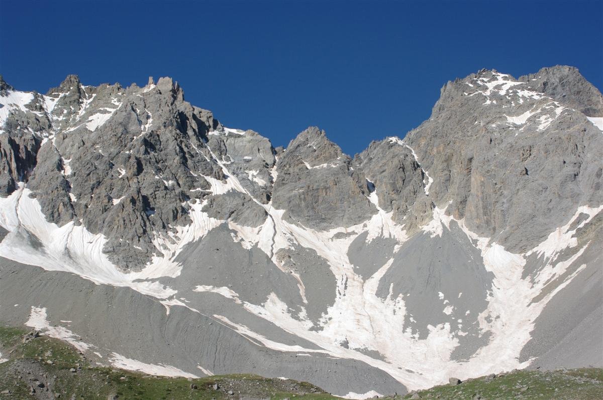 pic nord de la Font-Sancte à gauche et pic des Heuvières à droite