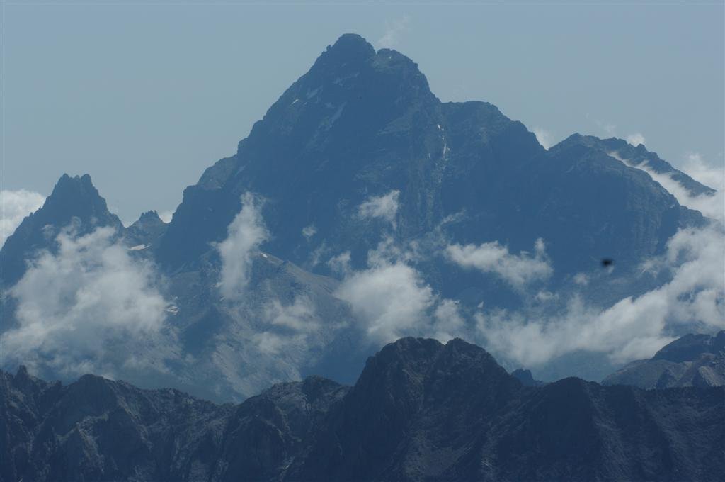 Le mont visible grignoté par les vapeurs de cuisson des pâtes italiennes