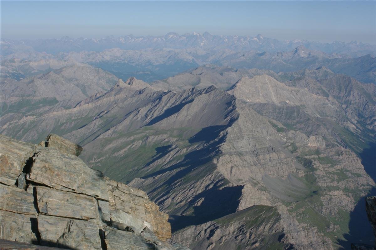 vue plongeante sur le Queyras dominé par les Écrins