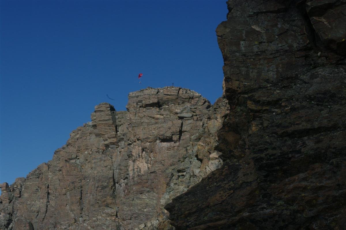 parapentiste au dessus du Viso di Vallanta