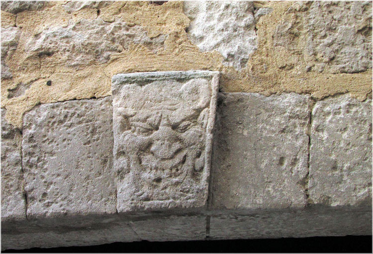 Dans le village de Saint Restitut